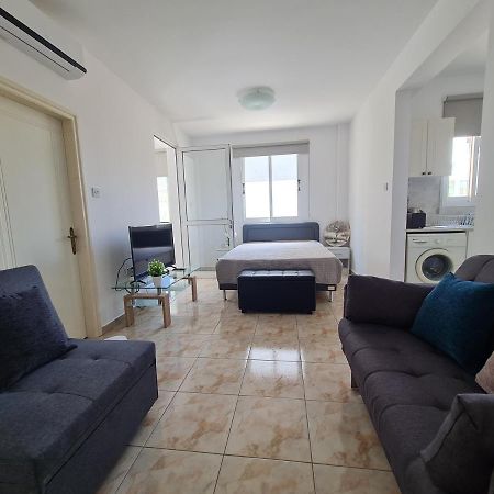 Laertis 2 Complex, Studio Apartment 106 - By Imh Travel & Tours Pafos Dış mekan fotoğraf